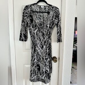 London Times Black and White Abstract Dress